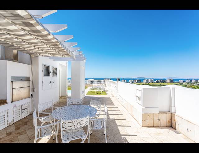 2 BEDROOM APARTMENT TO LET IN SEA POINT